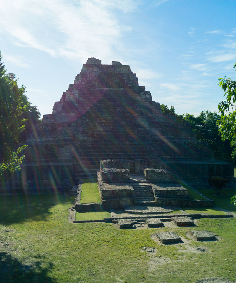 chacchoben-pyramid-costa